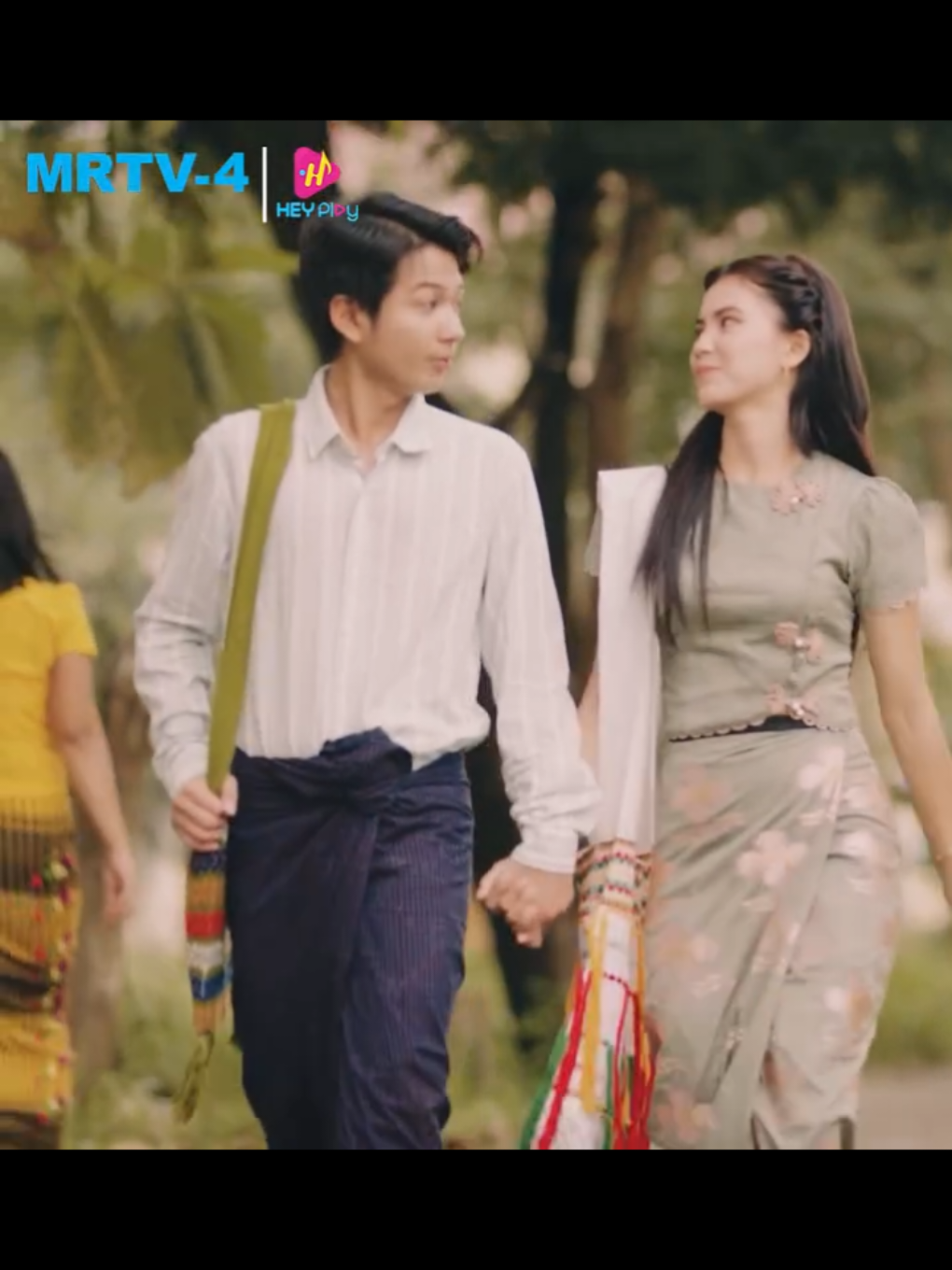 ဒီကမ္ဘာမှာ မင်းကိုရဖို့ အစောင့်နိုင်ဆုံးတို့ ..ဆေးကျောင်းက မောင့်ရဲ့ချစ်သူ သိပါတယ်နော် ❤️  ╰┈➤╰┈➤ ပရိသတ်ရင်ထဲ မကြာခင် ရောက်ရှိလာတော့မယ့် 🔜 💔 ရေစက်တို့သည်လည်း တစ်ခါတစ်ရံ မဆုံဆည်းသာ   📝 𝟐𝟓 𝐉𝐮𝐥𝐲 𝟐𝟎𝟐𝟓 📝 𝐌𝐨𝐧 𝐭𝐨 𝐅𝐫𝐢 ⏰ 𝟕:𝟎𝟎 𝐏𝐌 📺 𝐖𝐚𝐭𝐜𝐡 𝐨𝐧 𝐌𝐑𝐓𝐕-𝟒 #MRTV4 #FGSeriesProduction #ရေစက်တို့သည်လည်းတစ်ခါတစ်ရံမဆုံဆည်းသာ #အကယ်ဒမီနေတိုး #အကယ်ဒမီသူထူးစံ #အကယ်ဒမီအေးမြတ်သူ #နော်ဖောအယ်ထား #ခန့်ကျော် #သွန်းကြယ်စင် 