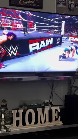 Monday Night Raw 💯 . . #lyravalkyria #bayley #WWE #mondaynightraw #wrestling #monday 