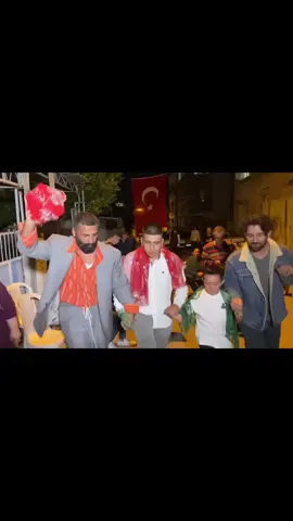 MAMİ yine SAHNELERDE!😁 #mamiemen #fyp 