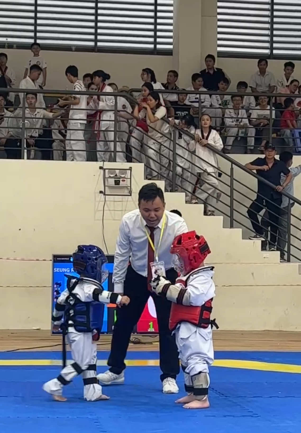 Đánh không đi, Đuổi không về. Lỡ yêu rồi thì phải làm sao. #fyp #xhtiktok #xh #xuhuong #foryou #viral #trending #taekwondo #kick #poomsae #sparring #giaitaekwondoseungri #kids 