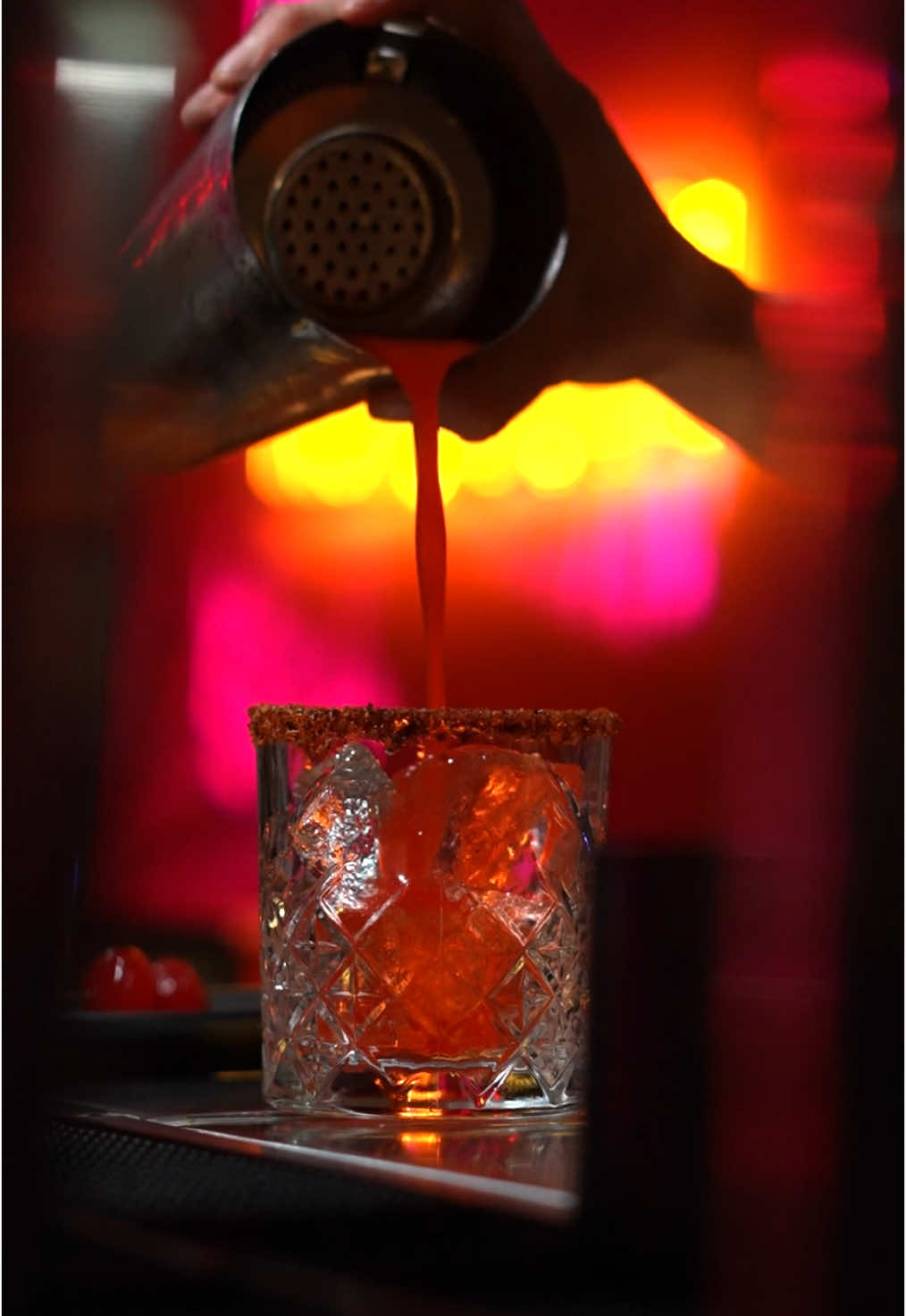 Rumores es… Luces, beats… y un secreto bien guardado ❤️‍🔥🤫 #fyp #foryoupage #fouryou #rumores #electronica #cdmx #dj #bar #insurgentes #lugarfavorito #lugarfeliz #drink #mexico #plan #cdmx 