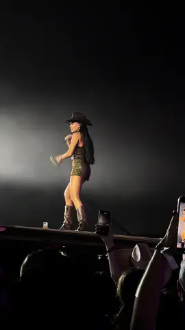 Relembrando o quase tombo da diva com esse áudio  #anacastela #sertanejo #anacastelacantora 