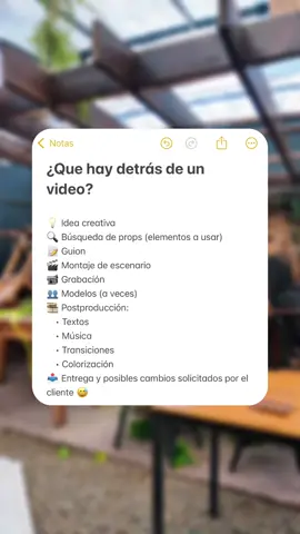 🎥 ¿Sabías todo lo que hay detrás de un solo video? No es solo apretar “grabar” y ya… detrás de cada pieza hay un trabajo creativo, técnico y emocional que muchas veces pasa desapercibido. Desde la 💡idea creativa hasta la entrega final📤 (y los cambios que pide el cliente 😅), cada etapa cuenta: 📌 Guion 📌 Búsqueda de props 📌 Escenografía 📌 Grabación 📌 Edición (textos, música, transiciones, color) ¡Y hasta modelos si hace falta! Si alguna vez te preguntaste por qué el contenido de calidad cuesta, aquí tienes la respuesta 👀 💬 ¿Te imaginabas que eran tantos pasos? Cuéntamelo en los comentarios y guarda este post si te dedicas a crear contenido o si estás pensando en contratar a alguien que lo haga 🙌 #creaciondecontenido #detrasdelascamaras #videomarketing #produccionaudiovisual #agenciacreativa #mktdigital #contenidoestrategico #emprenderconproposito #videospararedessociales #creadoresdecontenido 