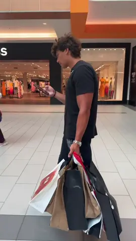 Hold those bags king