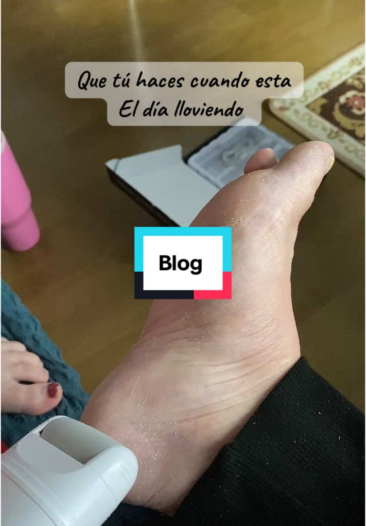 Un día de lluvia que Hise hoy  , estuve haciéndome un pedicure y luego vi una película de suspenso que te gusta hacer cuando llueve #blogger #bloglife #blog #life #tifestyle #diadelluvia #spaencasa🌷 