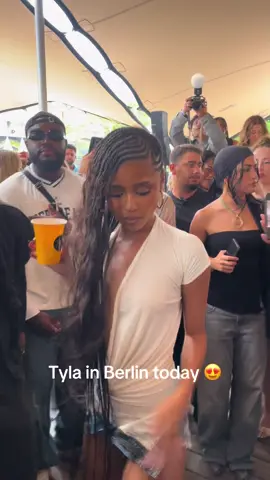 ANGEL. she‘s so gorgeous and so kind. such a pure soul <3 miss it already :( @TYLA #tyla #bliss #fyp #tylawewannaparty 