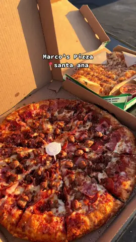 This pizza place is soo good!! 😭😩🍕@Marcospizza.oc @marcospizzaofficial #oc #food #ocfoodie #oceats #Foodie #pizza #marcospizza 