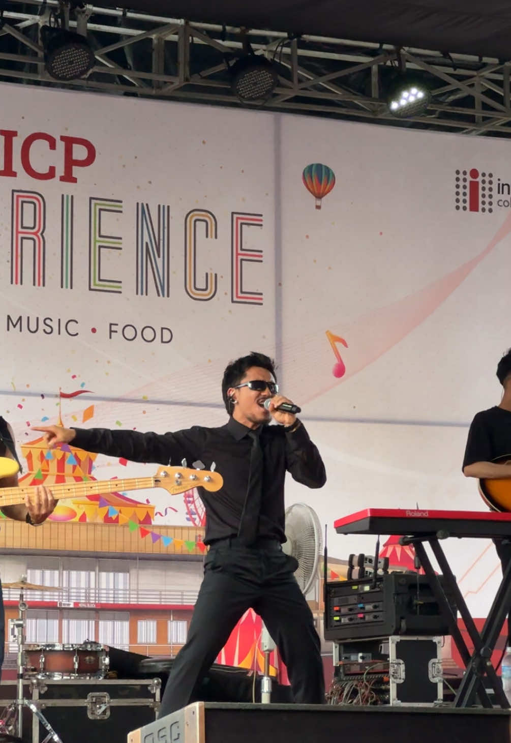 Even sound system couldn’t handle the power of @JohnChamling ‘s voice🙌🏻🔥| Parkhi Rahe Chu | #johnrai #johnandthelocals #parkhirahechu #icp #darsan😎 #darshangurung 