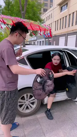 múa quạt năng lượng mặt trời là mũ Mũ Chống Nắng Kèm Quạt Năng Lư