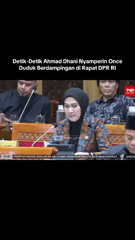 Lucu banget 2 bapack-bapack ini. Salting, kaya nggak pernah konser bareng aja😭😭 #ahmaddhani #oncemekel #dprri #dewa19 #dewa19once #komisix 