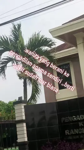.tinggal nungguin ketuk palu .