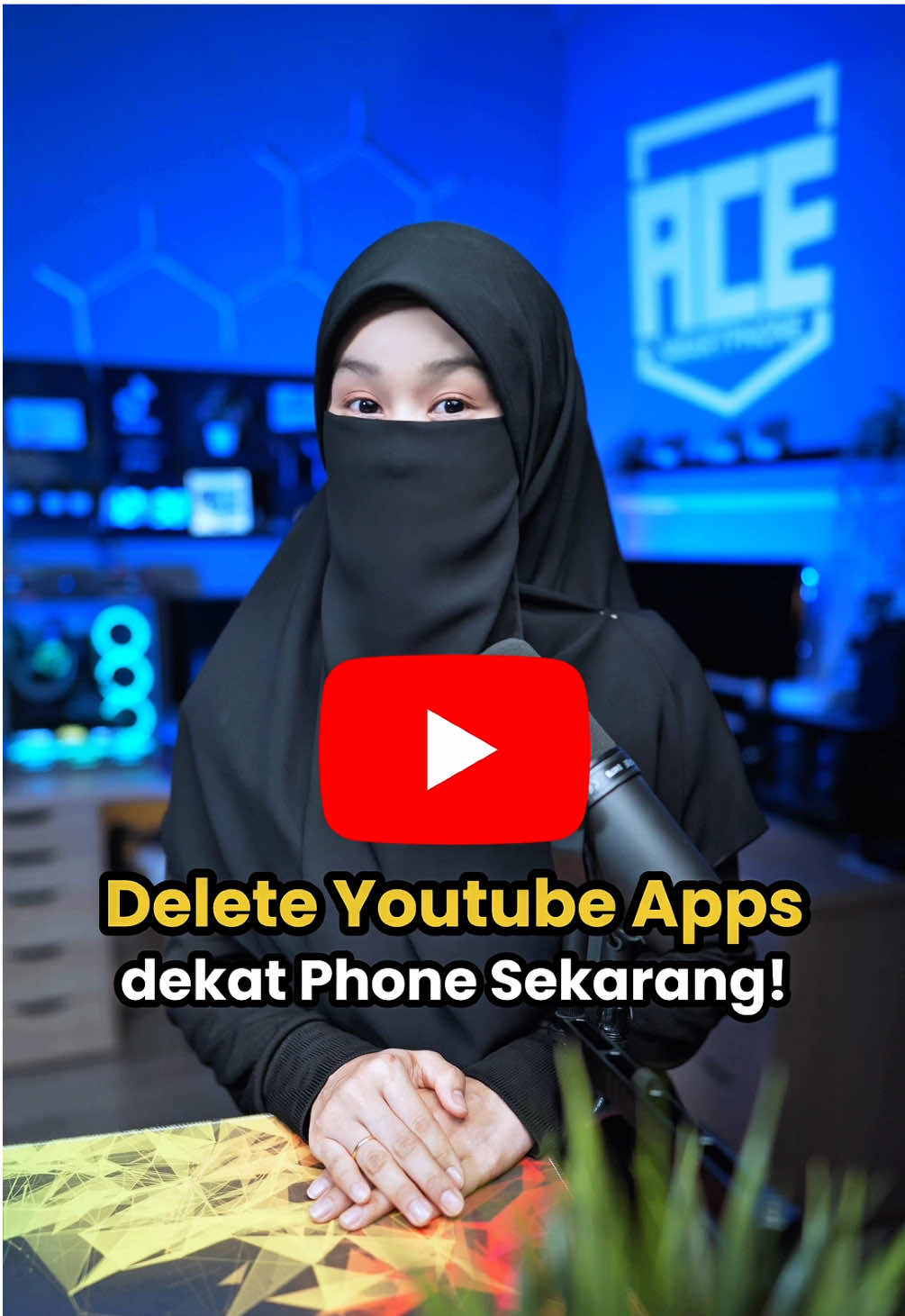 Pengguna youtube hangpa dah boleh Delete Youtube Apps dekat Phone Sekarang!  Ehh Awat nak kena delete pulak, Sebab wawa nak share satu Apps yang boleh jimatkan duit dan masa yang bestnya tak perlu bayar untuk youtube premium dah.  1. Masuk Apps Store 2. ⁠Downloaded Video Lite 3. ⁠Masuk Apps 4. ⁠Kat sini hangpa boleh play atau pun search apa-apa video atau lagu yang hangpa nak tanpa iklan. Dan boleh biarkan video berjalan tanpa buka Apps ataupun nak dengar music dalam keadaan phone terpadam pun boleh.  Ha! Bestkan dekat Apps ni ada semua yang youtube premium offers. Jangan risau, Apps ni save untuk digunakan. Tunggu apa lagi, Try la downloaded sekarang! #youtube #apps #trick #phone #tipsandtricks 