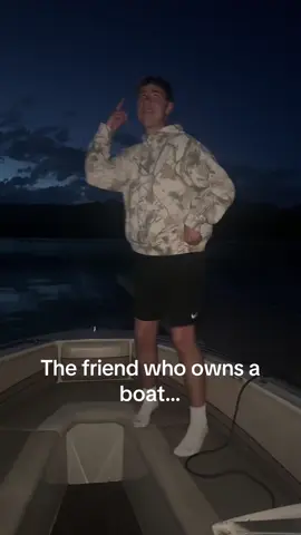 Lowkey almost fell off… . . . #fypシ  #viralvideo  #abcxyz  #vaycay #lake #boat 