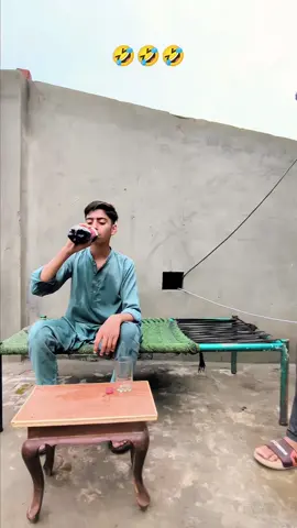bottle pee 🤣#foruyou #fyp #foryoupagе #videoviral #grow #billa #fypppppppppppppppppppppppp 