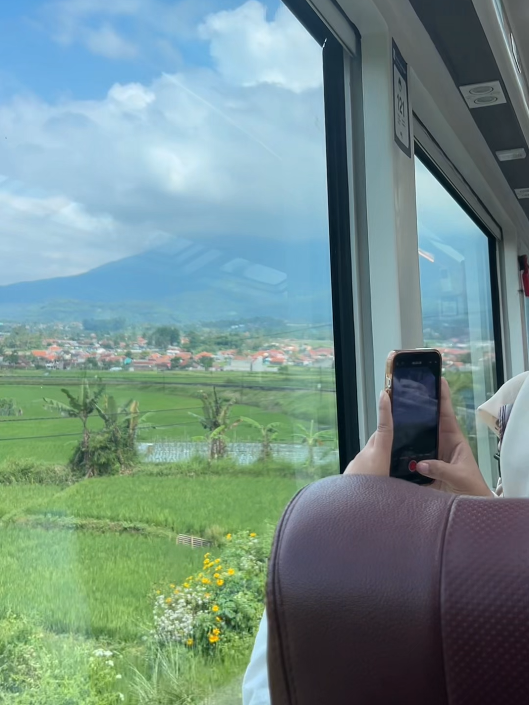 secandu itu naik kereta panoramic🫠 #panoramic #KAI #kaiwisata #keretaapiindonesia #kai121 #fyp #viral #keretaapi #keretapanoramic 