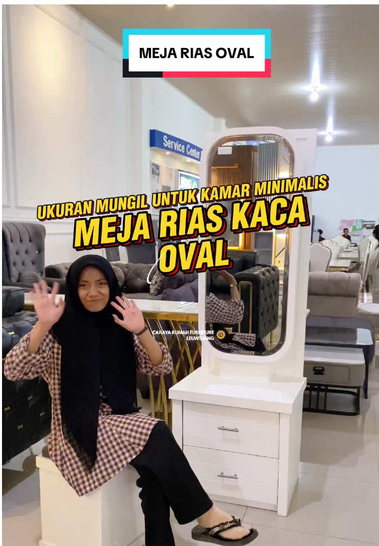Kamar minimalis mau pakai meja rias??? Pilih meja rias minimalis oval ini✨ Ukuran hanya 55x170cm aja pasti cukup buat di kamar kamu🥰 Promo: Gratis Ongkir JABODETABEK KOTA, diluar daerah tersebut mohon chat admin terlebih dahulu. Pembayaran boleh full di rumah setelah barang di terima (COD). Untuk informasi lebih jelas boleh cek profile atau DM kami, Cahaya Rumah juga menjual lemari pakaian, sofabed, meja rias, bufet, dan meja makan. Toko Offline: Cahaya Rumah Furniture memiliki 7 toko offline Buka setiap hari mulai pukul 08.00 - 17.00 WIB •⁠ ⁠(CR) Cahaya Rumah Tajur, Kota Bogor (Pusat) •⁠ ⁠CR Cabang Gunung Batu Loji, Kota Bogor •⁠ ⁠CR Cabang Leuwiliang, Kabupaten Bogor •⁠ ⁠CR Cabang Jalan Baru, Kota Bogor •⁠ ⁠CR Cabang Bojonggede, Kabupaten Bogor •⁠ ⁠CR Cabang Cimande, Kabupaten Bogor •⁠ ⁠CR Cabang Ciawi, Kota Bogor #furniture #interior #Home #homedecor #bogor #leuwiliang #freeongkir #fyp #xybca #mejarias #mejariasminimalis #dressingtable 