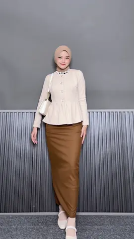 SAVE!! Blousenya simpel tapi anggun dan elegan, cocok deh buat ngedate atau hangout 😆 SP!II : Blouse : l!nk b!o no 612 Rok 1 : l!nk b!o no 28 Rok 2 : l!nk b!o no 613 Sepatu : l!nk b!o no 295 #outfits #ootdstyle #racunoutfit #outfithangout  #ootdfashion #mixandmatch #rekomendasioutfit #outfitinspo #officeoutfit #koreanoutfit #hangoutoutfit #outfitkondangan #dateoutfit 