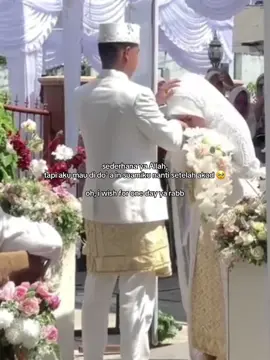 Aku tahu, tidak ada yang kebetulan dalam skenario-Mu. Maka, jika benar dia untukku… tenangkan aku dalam penantian, dan kuatkan dia dalam penjagaan. #LangkahMenujuHalal #MenujuHalal #HalalLove #ForeverInPrayer #DoaPernikahan 