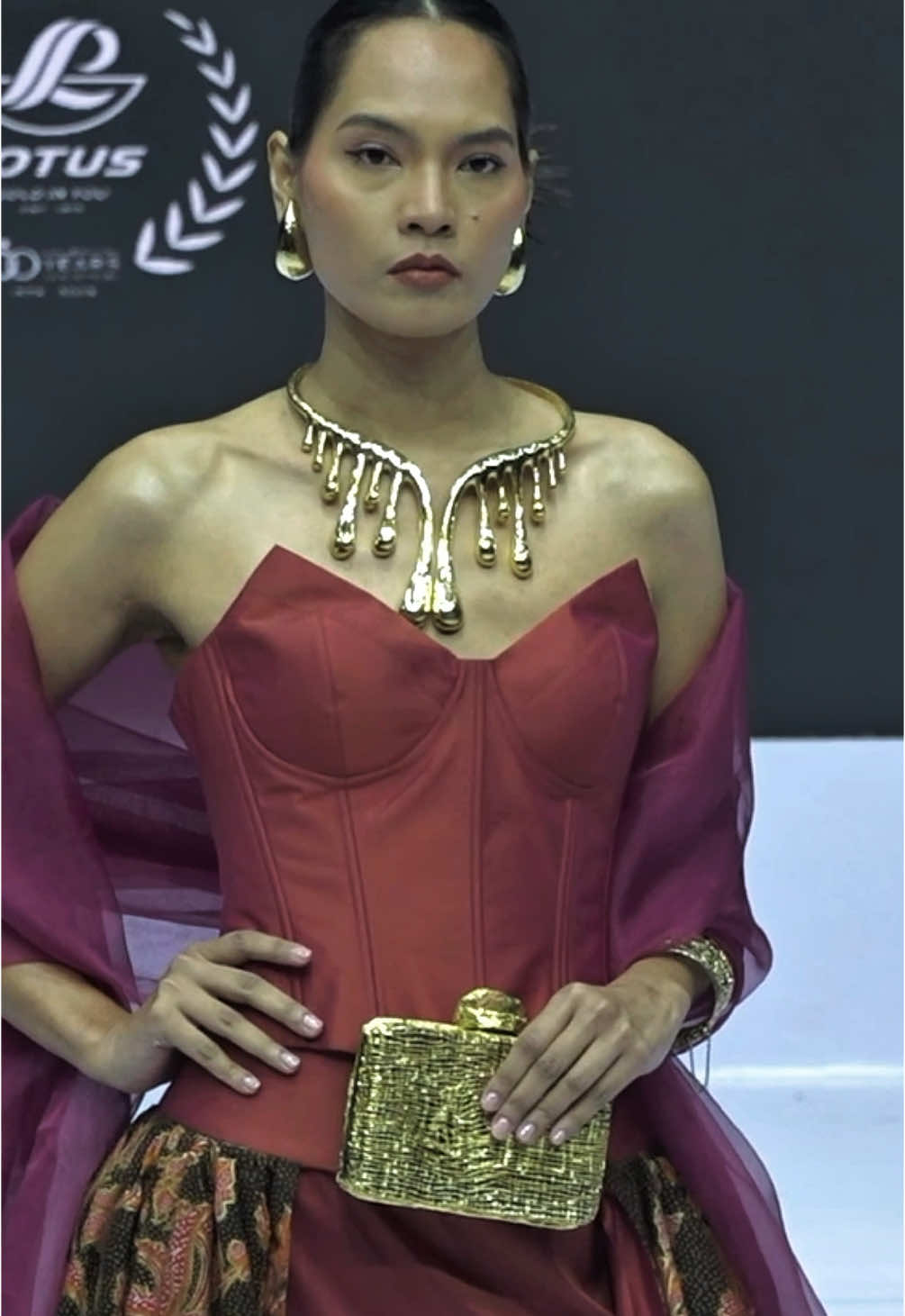 When haute couture meets heritage✨ On June 1st 2025 at @Indonesia Fashion Week, Lotus Gold proudly presented haute couture jewelry collections for the legendary Poppy Darsono’s runway show. From timeless everyday pieces to high art jewelry, our craftsmanship shines across all forms and always ready to stand alongside Indonesia’s finest fashion legacy.   #LLPGold #LotusGold #LotusGoldOfficial #GoldInYou #IDFW2025  #BTNIFW2025 #RonakulturaJakarta 