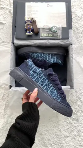 Shoe name?😍#fürdich #goviral #fyp #menfashion #fürdichseiteviral #styleinspo #outfit #fashiontiktok #fürdichpage #viral 