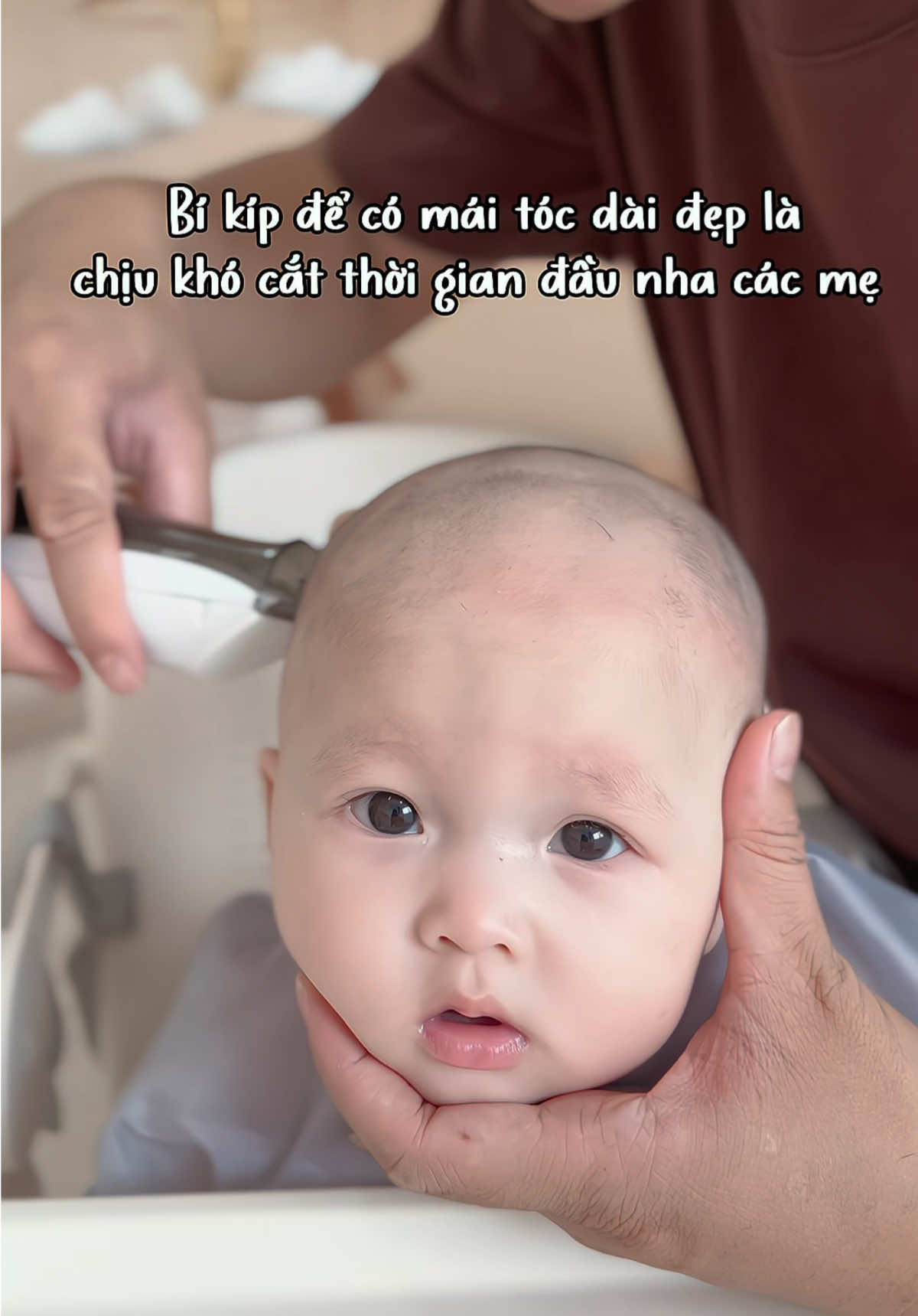 Bí kíp cho mái tóc dài đẹp là chăm chỉ cắt tóc cho con nha các mẹ ơi🤪 #ananmommy #mebimsua #embedangyeu #tongdocattocchobe #cattocchobe 