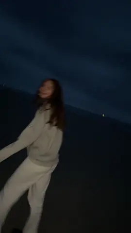 run. #chihiro #chihirorun #billieeilish #run #trends #beachvibes #sunsets #yolo #fyy #fyp #foryoupagе 