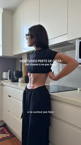 Le stress, le sommeil, les hormones… ce sont des facteurs invisibles mais puissants !  Même avec une bonne alimentation, ces 5 freins peuvent bloquer ta perte de poids sans que tu t’en rendes compte… Prendre soin de soi, ce n’est pas juste « manger sain » ou « faire du sport » !  C’est apprendre à écouter son corps, à réguler son stress, à respecter ses cycles et à faire les bons choix — en conscience ✨ Le vrai glow up commence quand on arrête de se battre contre son corps… et qu’on commence à l’aimer assez pour l’écouter 🫶🏼 #pertedegras #fatloss #healthyhabits #routine #transformationphysique 