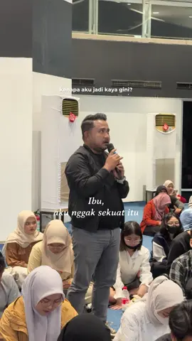 buku ibu aku nggak sekuat itu, udah ada di showcase aku ya semuanya #ibuakunggaksekuatitu 