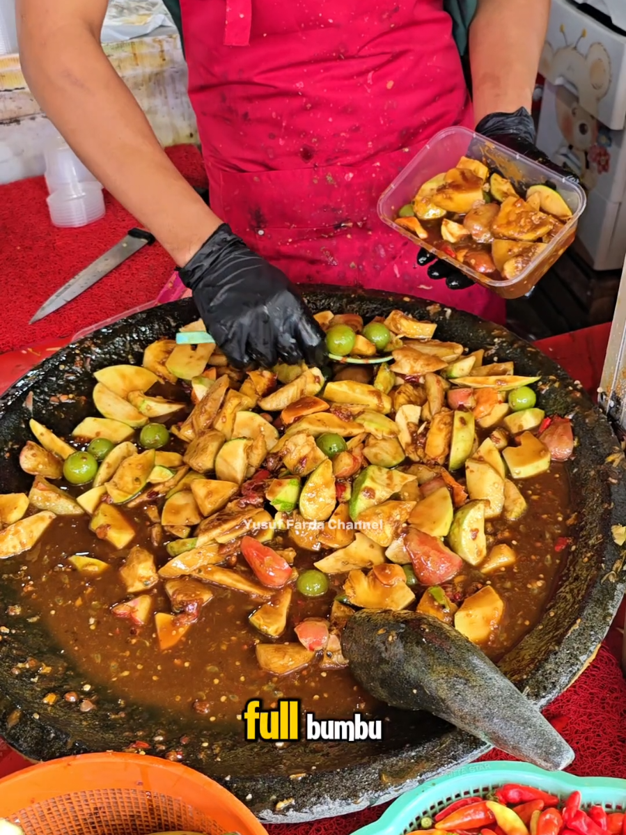 RAJANYA RUJAK BUAH DI TANGERANG SELATAN #rujakbuah #rujakserut #kulinertangerang #kulinertiktok #Foodie #kulinerviral #yusuffardachannel 