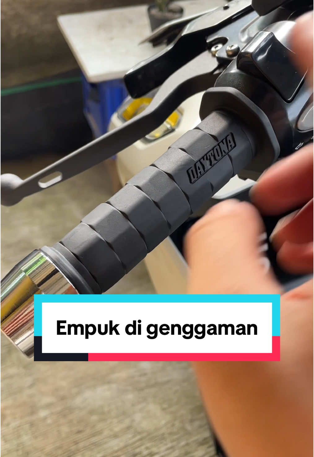Handgrip motor octagon daytona empuk banget cuy #handgrip #handgripmotor #handgripmotorvariasi #handgripdaytona #handgripdaytonaoriginal #elautos 