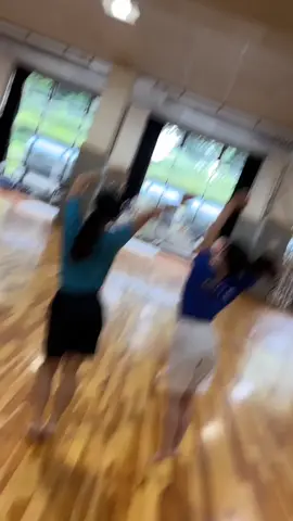 4年女子の2人が流行りの音源を踊ってくれました✨ #日体大体操部#日本体育大学#nssu#nittai #gymnastics #NSSU #組立体操#倒立 #春から日体大#体操#春から日体#acrobat #acrobatics #部活