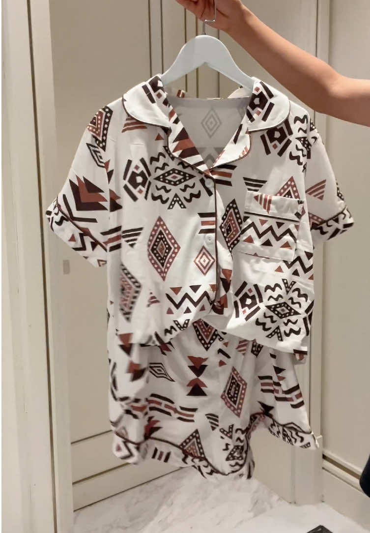#pajama #sleepwear #pajamaset #pjs #TikTokShop #dealsforvoudays #ghosts #skeletons #witches #spotlightfinds #blackcats #halloween #halloween2025 