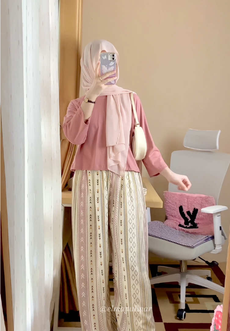 bahannya enakeunnn adem🫶🏻🥹 #OOTD #celana #celanamurah #celanarayon 