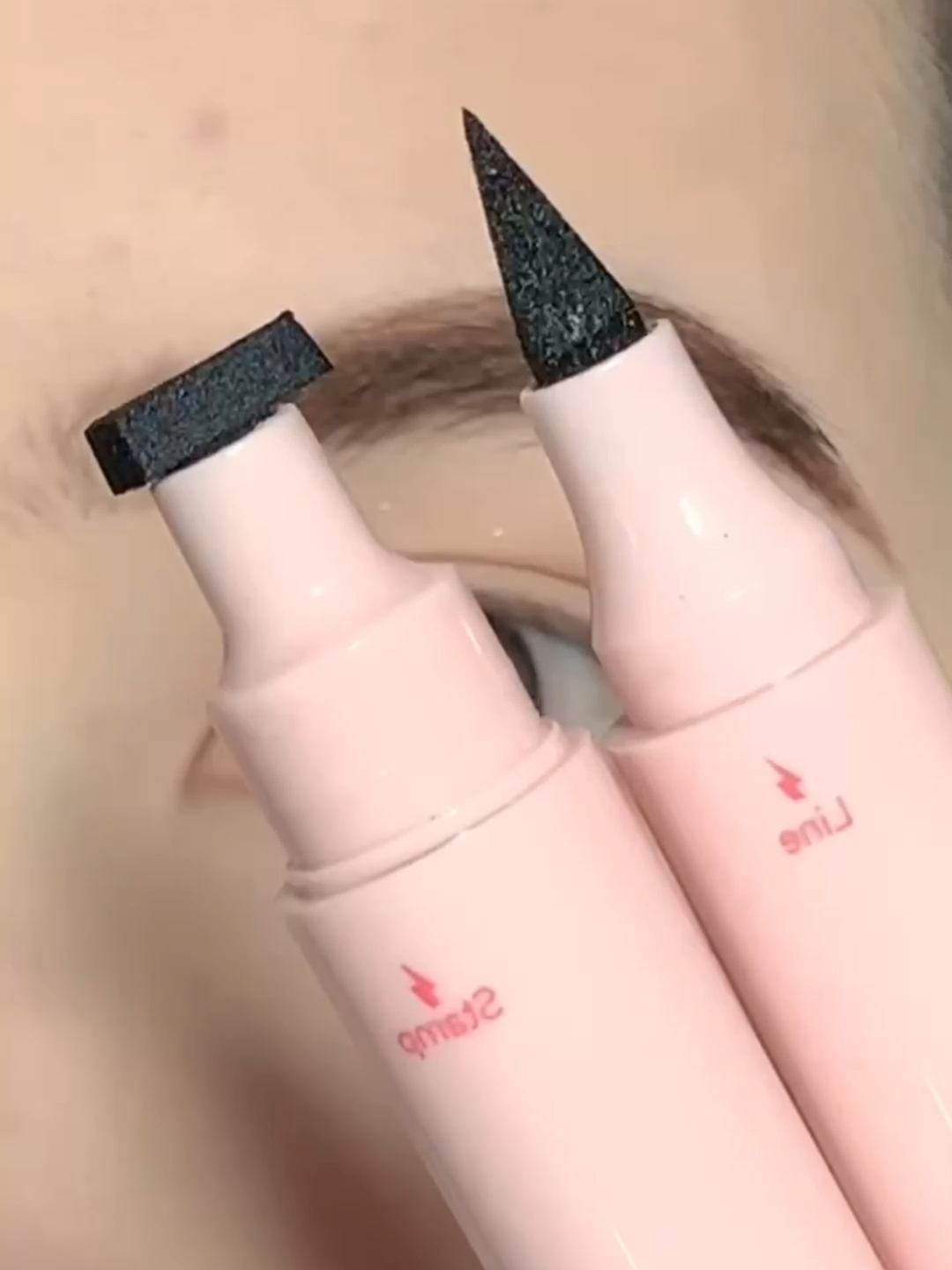 ลองอายไลเนอร์สแตมป์แล้ว จะไม่อยากกลับไปใช้อายไลเนอร์แบบเดิมอีกเลย! #pinkflash #pinkflashth #Eyeliner #eyelinerhack #อายไลเนอร์ #eyelinerstamp