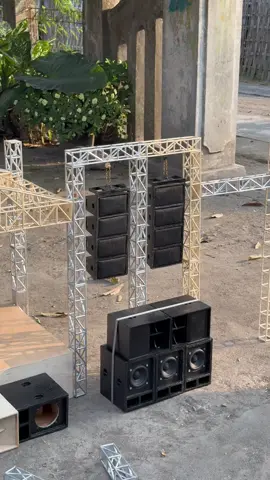 Sudah jalan 60% sam😁#miniature #soundsystem #ceksound #kreatif #audio #kerajinantangan #soundviral #panggung #dangdut 