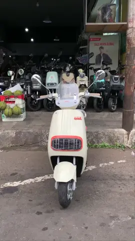 📢 Buka mata kamu, karena ini bukan motor biasa! ⚡️ 𝗡𝗘𝗪 𝟭𝟮𝟯 𝗡𝗘𝗢 — Listriknya dapet, gayanya dapet, dompet juga tetap aman 😎 🚨 Bawa pulang gaya retro futuristik ini: ✅ Desain timeless ✅ Irit tanpa bensin ✅ Cocok buat nongkrong & kerja ✅ Nggak berisik, tapi bikin semua nengok 😍 🎁 Ada promo spesial untuk 100 pembeli pertama loh! 💳 Bisa CASH / KREDIT, dan ada potongan khusus pengguna kartu BRI! 📍Langsung gas ke: 📌 Jl. Veteran No. 22, Cihideung – Cilembang, Tasikmalaya 🛵 Liat langsung, cobain, dan siap jatuh cinta! #123Neo #MotorListrikKeren #MotorListrikTasik #SepedaListrik #PromoMotor #MotorRetro #Godaan123Neo #MotorListrikStylish #123NeoTerbaru #MotorAnakMuda #fypシ #fouryoupage 