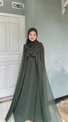 Abaya nya cantik sekali😭🫶🏻#abayahaneen #abayahaneenkazami #kazami #kazamistore #kaylanadira #abaya 