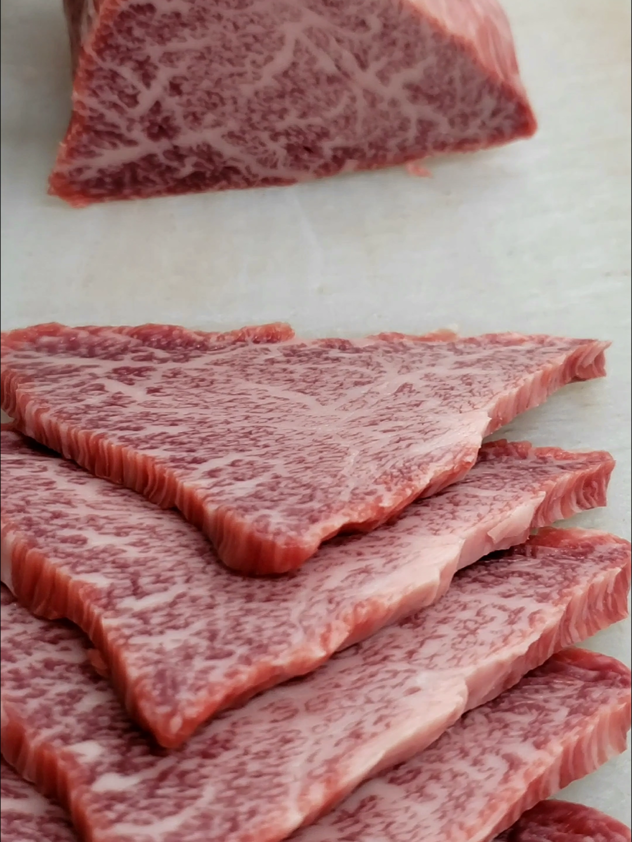 ヒウチを焼肉用にカットしてみた🥩#精肉店 #黒毛和牛 #wagyu #beef 