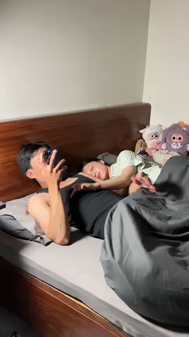Tự nhiên thấy nằm im cho vợ trêu cũng bình thường ☺️ #couple #tinhyeu #trending #xh #quanvatuoi 