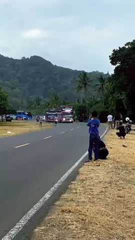 GBI x azzalea x Maheswara peak trip🔥@azzaleastore09 @official.maheswara001 #basuriremix #basuriviral #videobusindonesia #basuri #teloletbasuri #videobus 