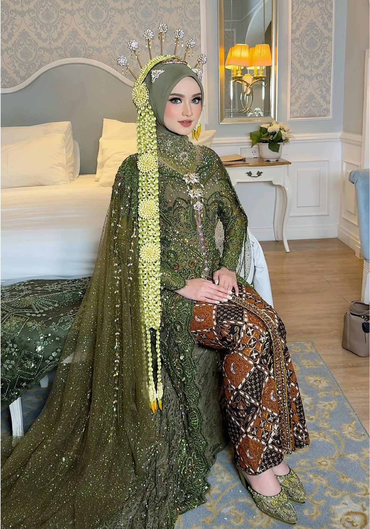 SOLO PUTRI BRIDE✨ #muamajalengka #muaindramayu #muacirebon #muabandung #muabandungkota #muabandung💞 #muamajalengkahits #muacirebonrecommended #muajawabarat #pengantinjawahijab #pengantinjawa #soloputri #soloputrihijab #pengantinjawa