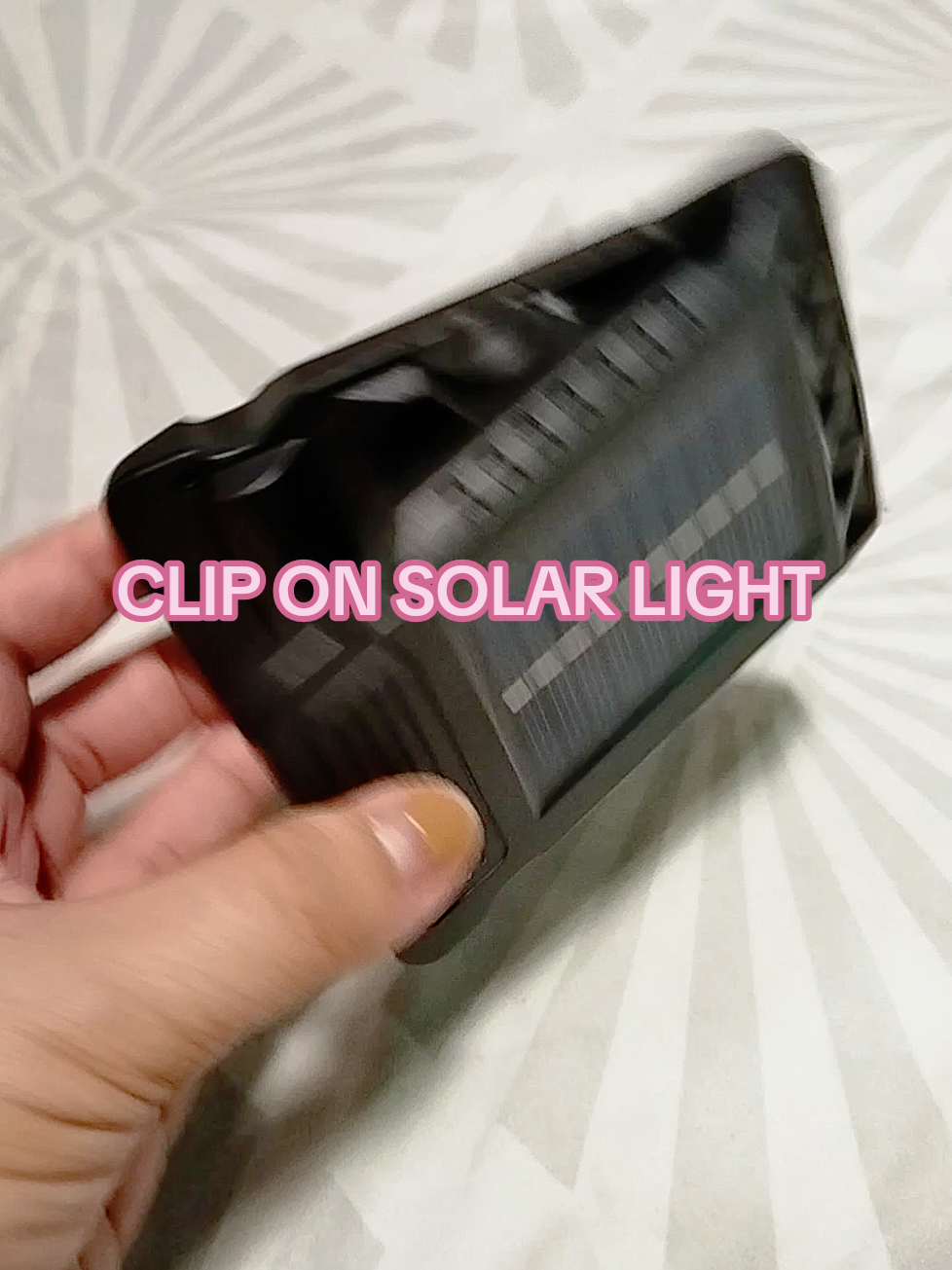 Replying to @cbrothersandmamileah sobrang sulit dahil ang ganda ng quality #clicktheyellowbasket #solarlight #miniclip #clipsolarlight #light #cliponlamp #motionsensor #portablelight #portablesolar #solarpanel #trendingproducts 