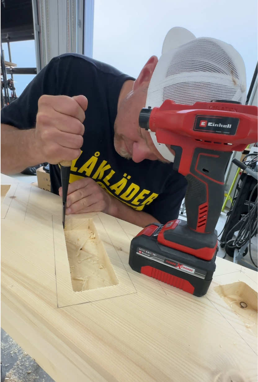 Getting the stair treads mortises cleaned up and the corners cut square with the @suizan_japan chisel. One tool I didn’t realize how much I would use until I got it was this @Einhell Canada cordless blower, I use it all the time for blowing sawdust off tools and surfaces and in times like this to clean the shavings out of the mortises instead of blowing it myself and getting it in my eyes 😂