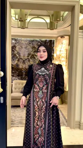 Dress hitam paling gong motifnya😍
