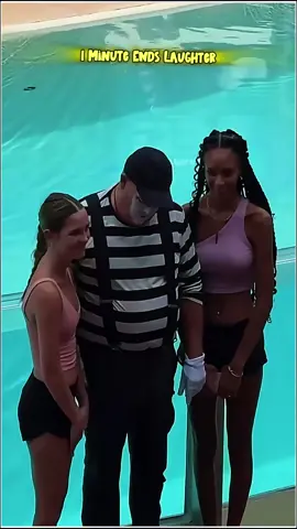 Sop funny! #mime #funny #funnyvideos #seaworld #smiles #clown #comedy #viral #tomthemime #trending #tiktokusa #veryfamous #tomtheseaworldmime #orlando 