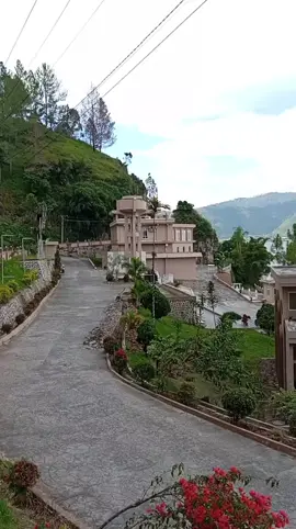 ini salah satu hotel tertua di takengon yang sampai sekarang masih aktif hotel ini terletak di pinggir danau laut tawar