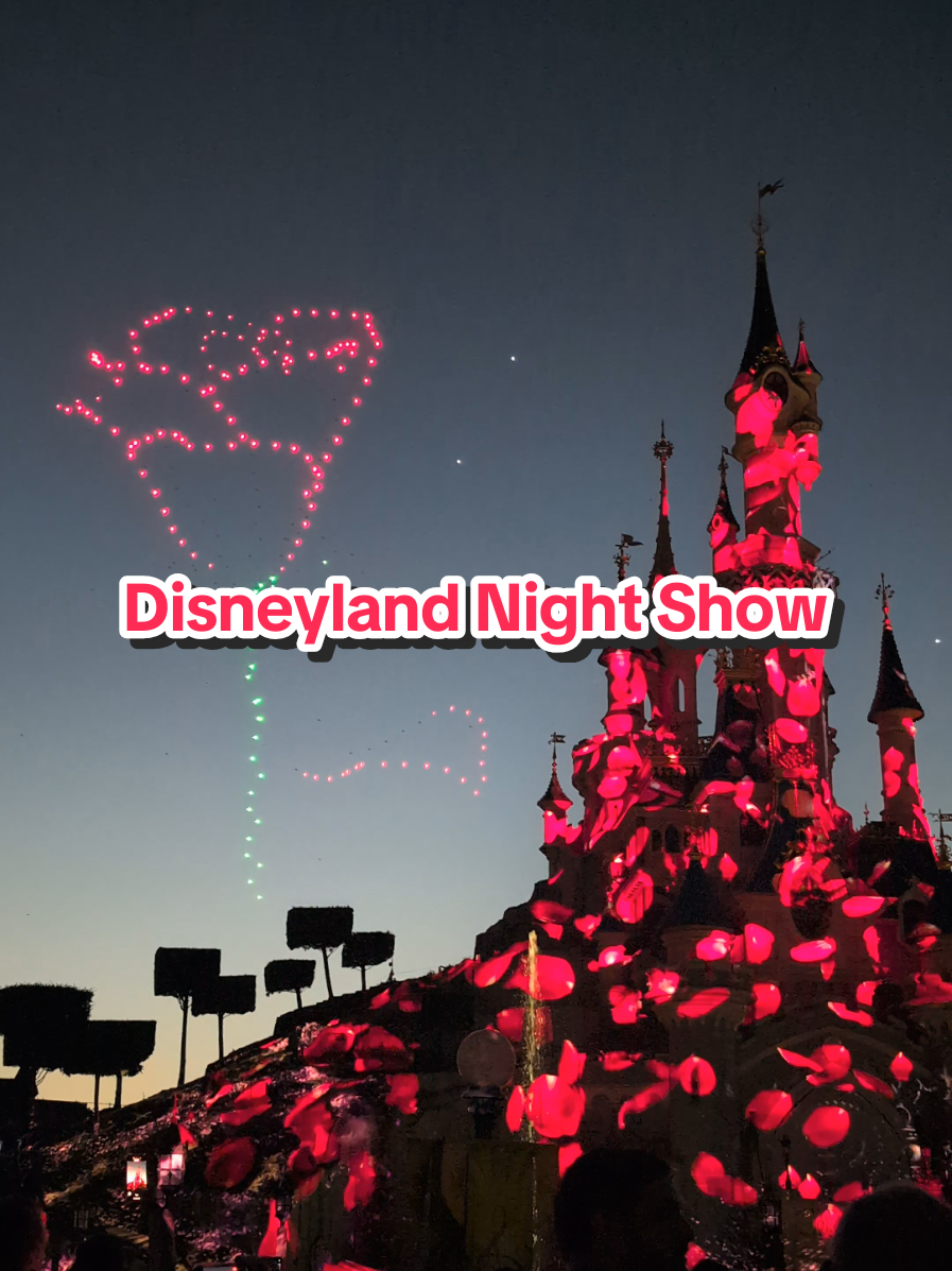 this part of the Disneyland Paris night show ✨  #disneylandparis #disneyland #drones #disney #beautyandthebeast #fireworks #viewpoint #travel #paris #fyp #adventure 