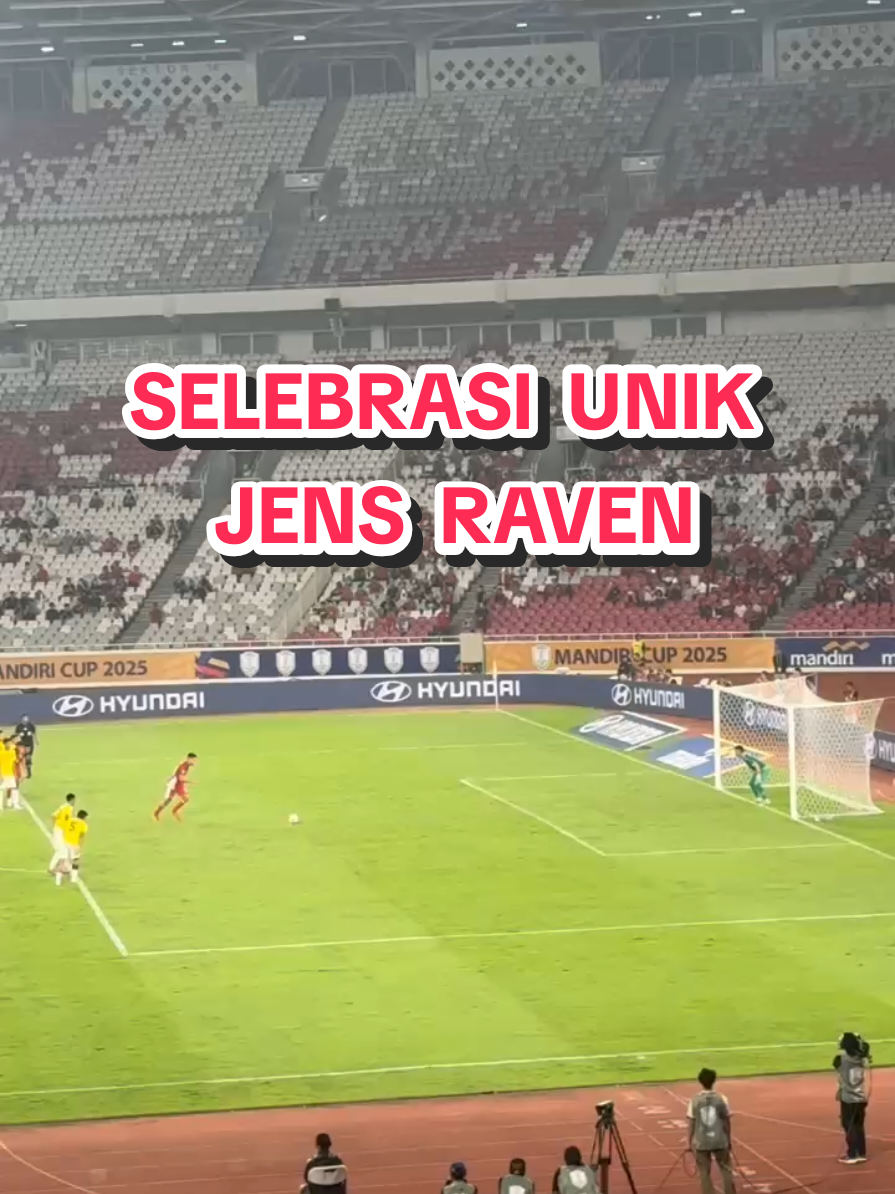 Selebrasi Jens Raven saat Gol Penalti indonesia vs brunei U23 