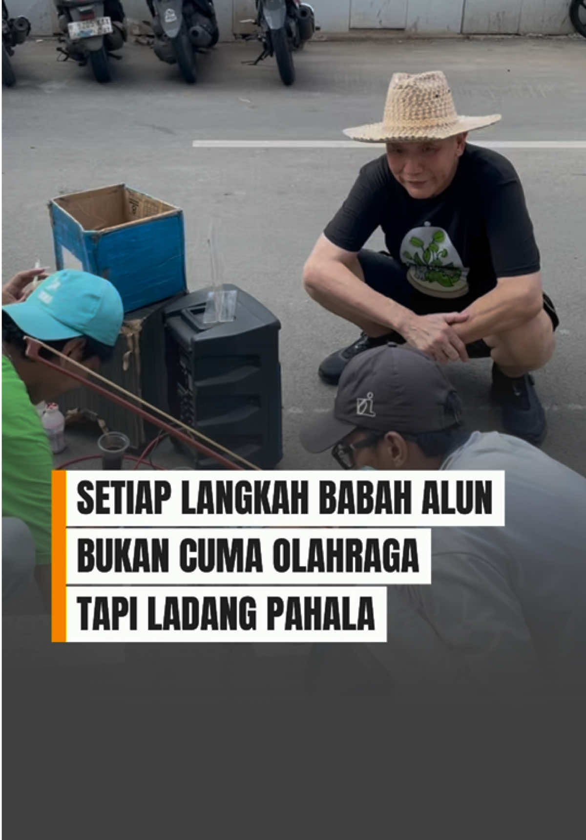 CFD bukan cuma soal keringat. Tapi juga tentang semangat berbagi hangat. Anak kecil diajak jajan, dagangan UMKM dilariskan, yang kesusahan… tetap dibantu tanpa alasan. Foto? Babah gak pernah nolak. Senyumnya selalu ikut melangkah. Karena katanya… “Bahagia yang dibagi, jauh lebih indah dari yang disimpan sendiri.” #jusufhamka #babahalun #konglomerat #sedekah #carfreeday 