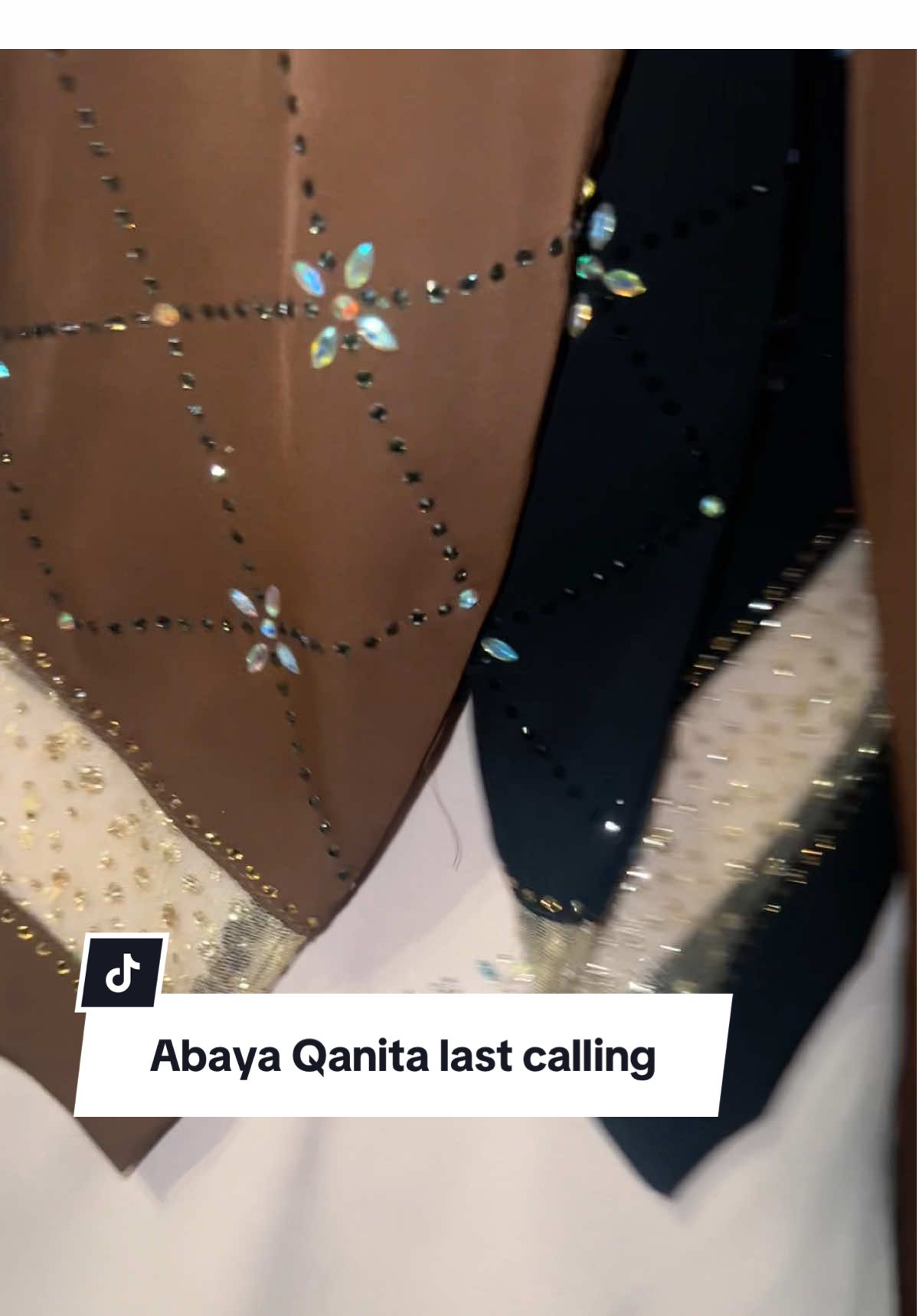 Deg- deg krna bentar lagi launching abaya terbaru walau masih susah move on sama Abaya Qanita 🥺